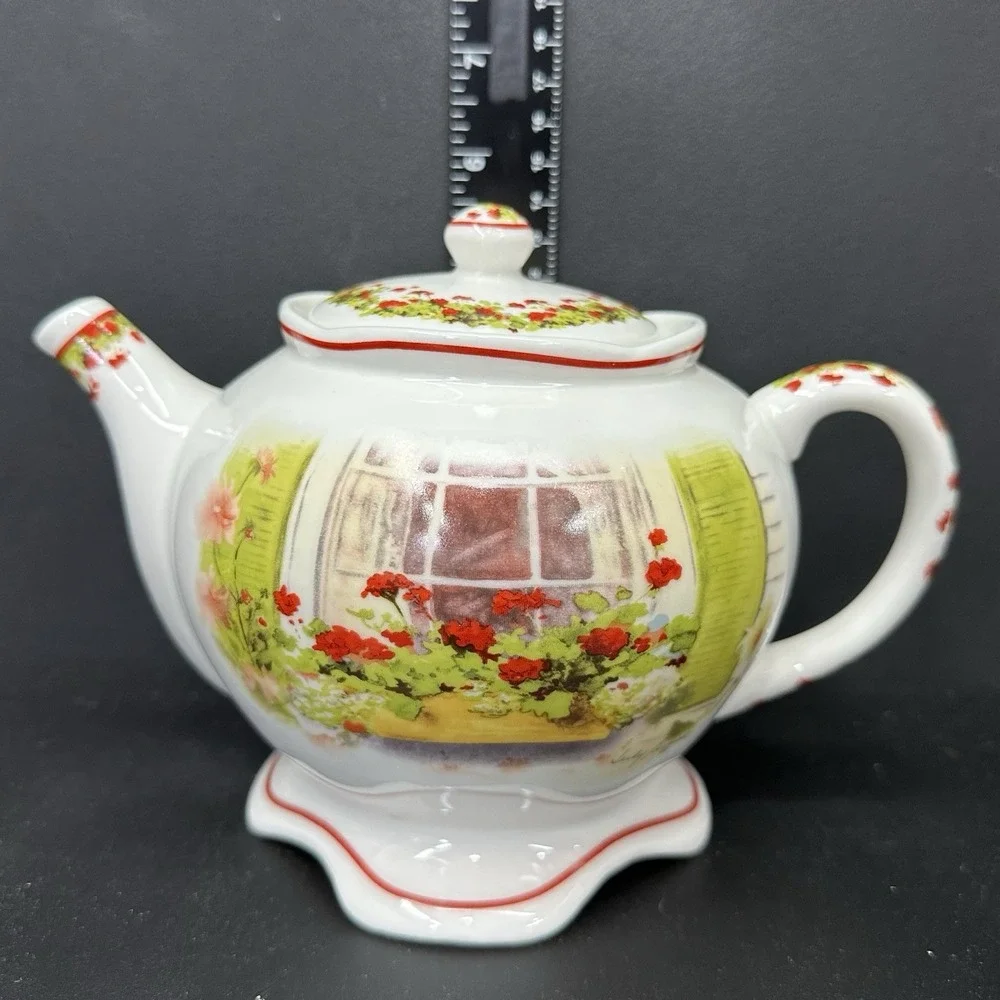 Brownlow‎ Heritage China Teapot, 'Ginger's Window' by Judy Buswell, Vintage 2003